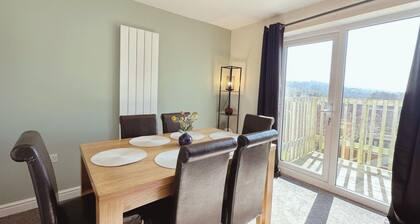 This apartment is a 2 bedroom(s), 2 bathrooms, located in Stroud, Gloucestershire.