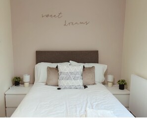 2 bedrooms, desk, iron/ironing board, free WiFi