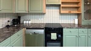 Coffee/tea maker, fridge, microwave, oven - This apartment is a 2 bedroom(s), 2 bathrooms, located in Stroud, Gloucestershire. (Gloucestershire)