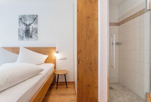 舒适公寓, 1 张大床和 1 张沙发床, 露台, 山景 | 浴室 | 淋浴设施、吹风机、毛巾、卫生纸