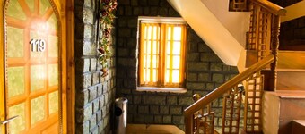 Nezer Hostel & Roof Top Cafe