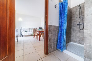 Apartment, 2 Bedrooms, Patio | Bathroom