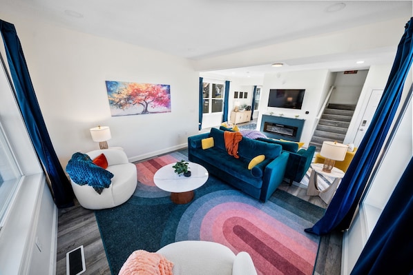 Smart TV, fireplace