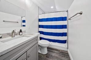 Hair dryer, towels - Bright & Spacious 3BR/2.5BA | Near DT Elkhart (Elkhart)