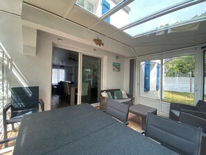 Outdoor dining - Lovely Villa for 6, near Beach, with WIFI in La Tranche-sur-Mer (La Tranche-sur-Mer)