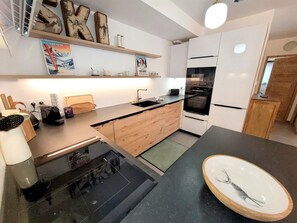 Fridge, dishwasher, toaster