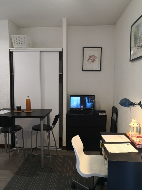 Interior - Studio English courtyard 1 TVA Grenoble city center (Grenoble)