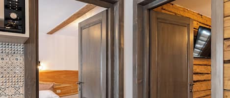 4 bedrooms, WiFi, bed sheets