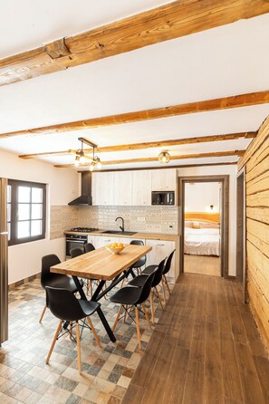 Dining - Marvelous 4-bedroom house with WiFi in Moieciu de Sus, near Bran Castle (Moieciu de Sus)