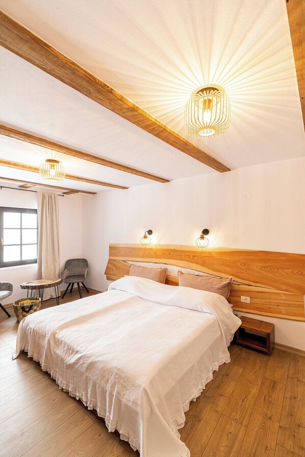 4 bedrooms, WiFi, bed sheets