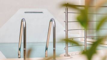 Piscine couverte, piscine extérieure