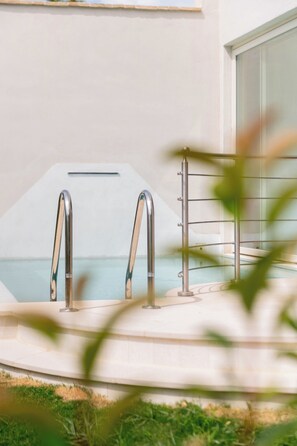 Piscine couverte, piscine extérieure