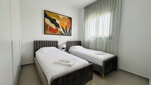 4 slaapkamers, een strijkplank/strijkijzer, wifi, beddengoed