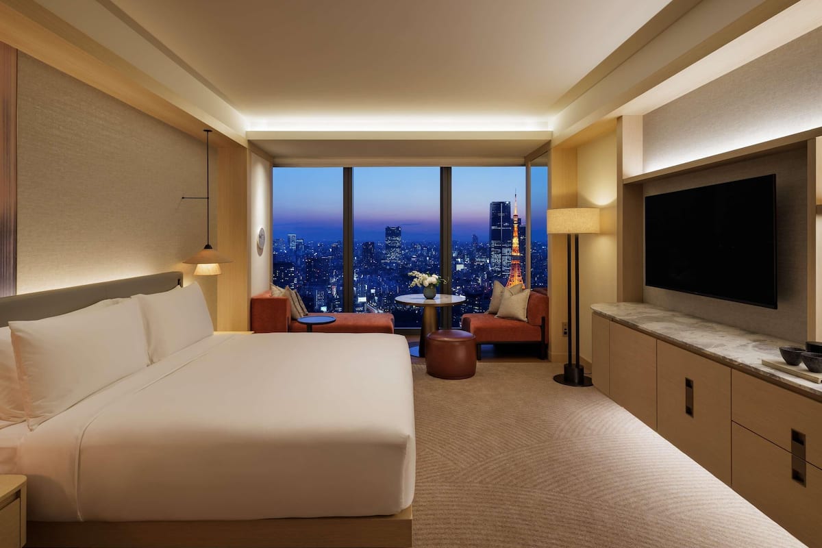 FAIRMONT Tokyo Tower View King | Laptop workspace, free WiFi, bed sheets