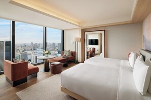 Signature Room, 2 Twin Beds | Bathroom | Separate tub and shower, hair dryer, bathrobes, slippers - Fairmont Tokyo (Tokyo)