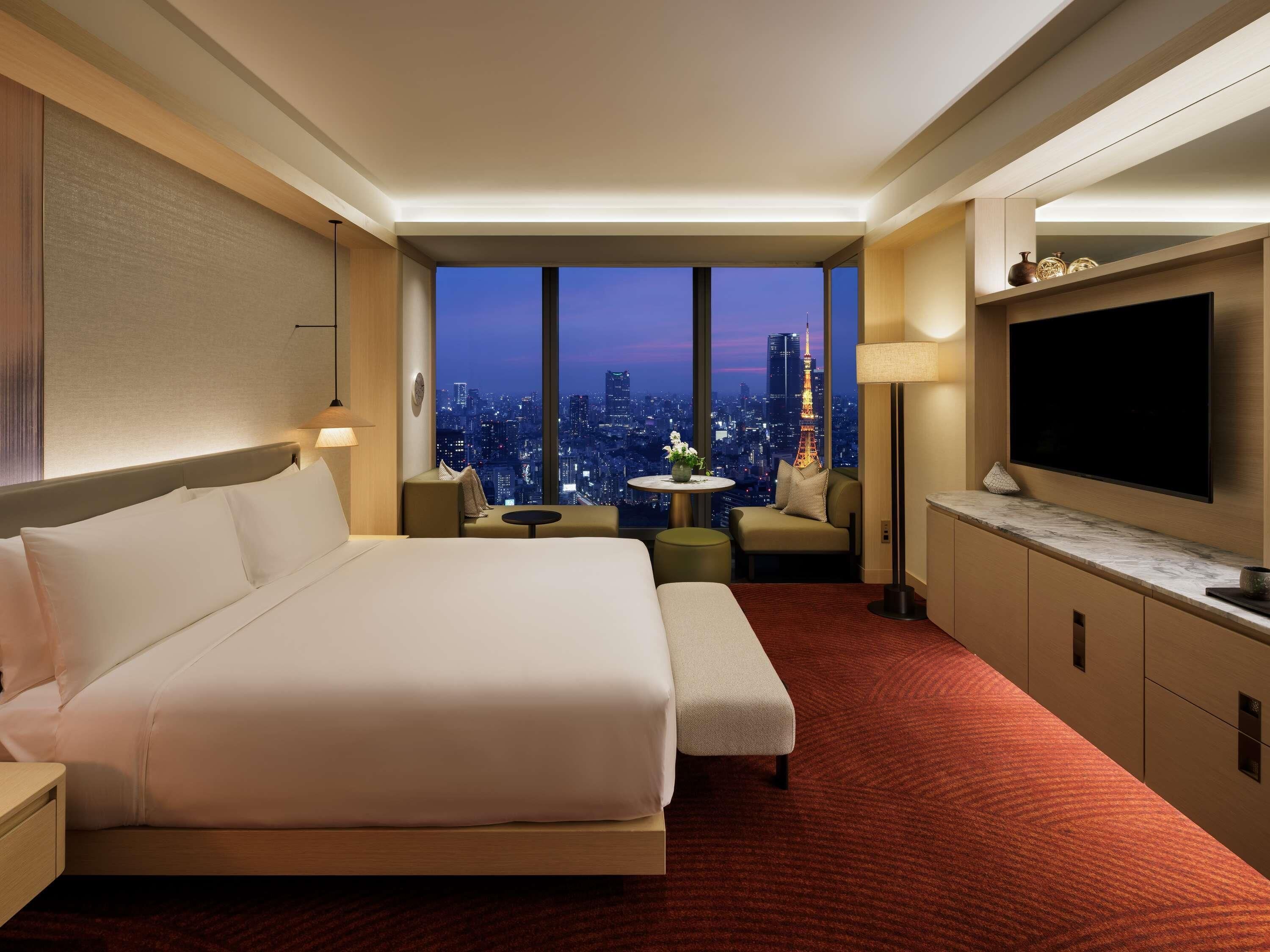 FAIRMONT GOLD Tokyo Tower View King Lounge Access | Laptop workspace, free WiFi, bed sheets