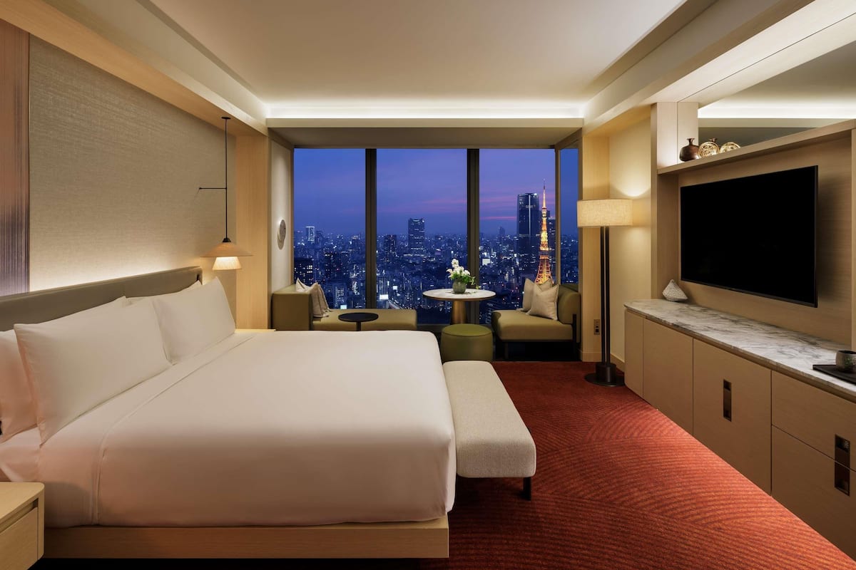 Fairmont Gold, Chambre, 1 très grand lit, dans la tour | Wi-Fi gratuit, draps fournis