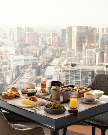 Daily cooked-to-order breakfast for a fee. Fairmont Tokyo