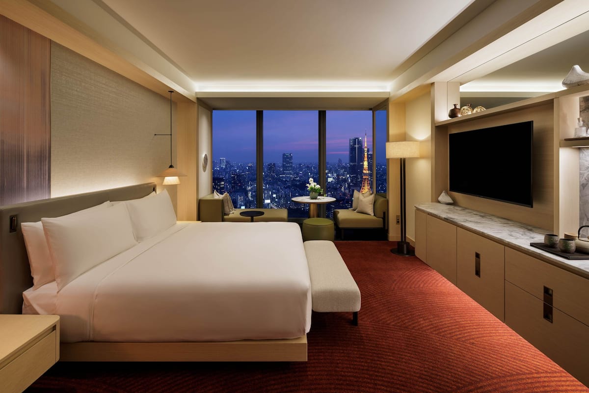 FAIRMONT GOLD Tokyo Tower View King Lounge Access | Free WiFi, bed sheets