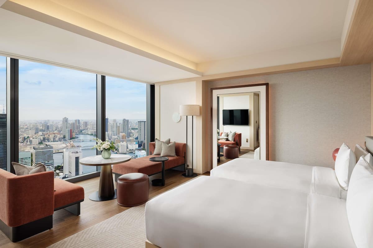 Signature Room, 2 Twin Beds | Laptop workspace, free WiFi, bed sheets