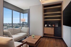 Deluxe Suite, 1 Double Bed, City View | City view