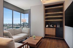 Deluxe Suite, 1 Double Bed, City View | City view