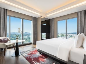 Deluxe Suite, 1 Double Bed, City View | In-room safe, desk, laptop workspace, blackout drapes
