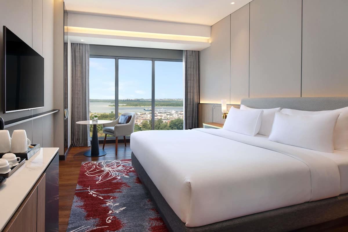 In-room safe, individually furnished, desk, laptop workspace
