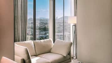 Deluxe Suite, 1 Double Bed, City View | Living area | Toys