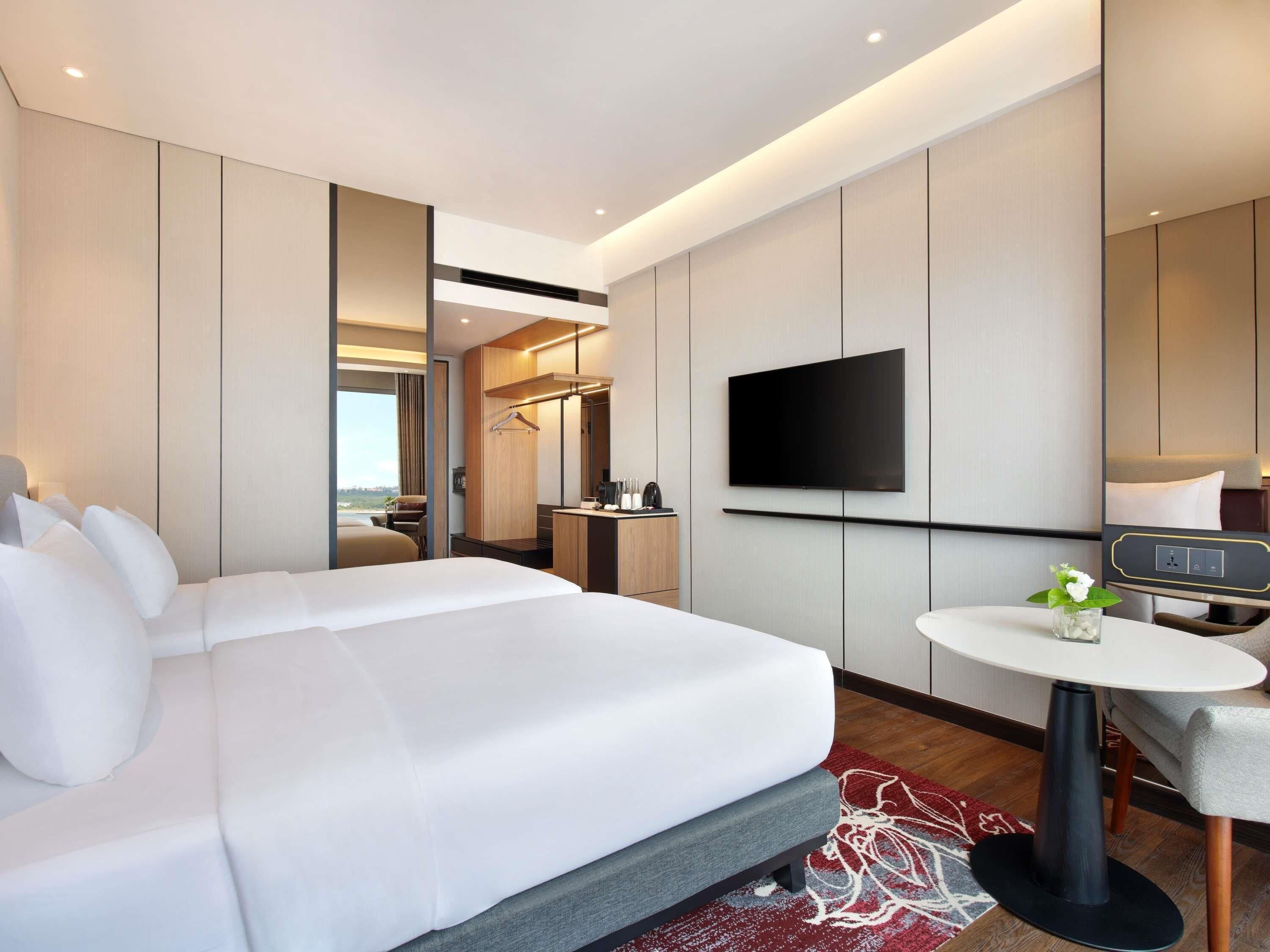 In-room safe, individually furnished, desk, laptop workspace