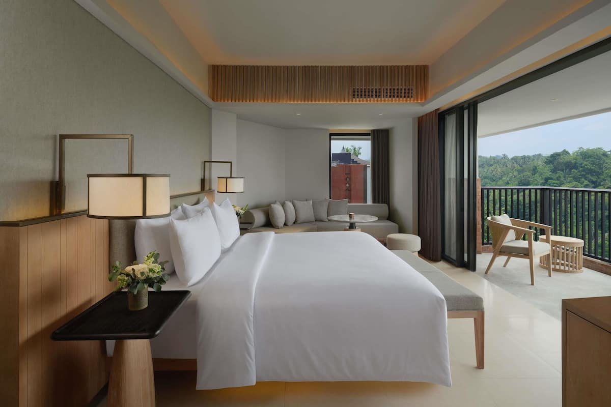 Grand Deluxe room, balcony and forest view - 1 king bed | In-room safe, desk, blackout curtains, soundproofing