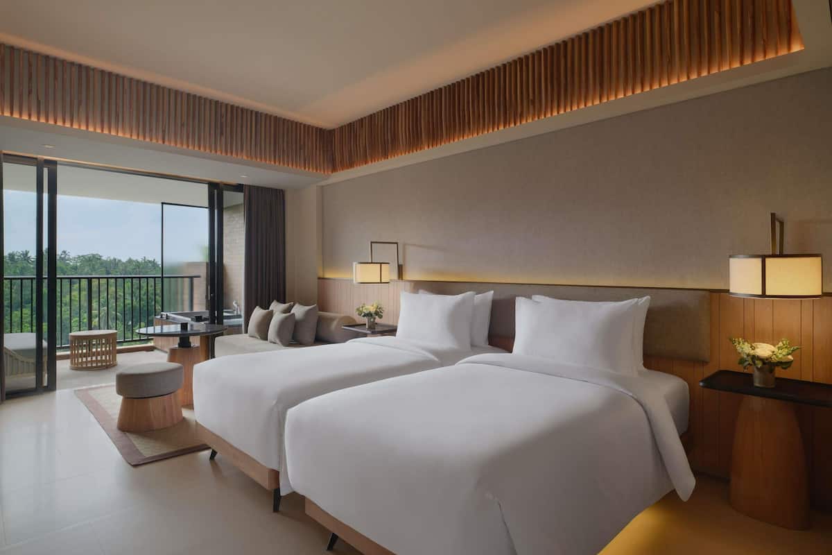 Deluxe room, balcony and forest view - 2 single beds | In-room safe, desk, blackout curtains, soundproofing