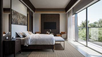 Brankas, meja kerja, tirai kedap cahaya, dan kedap suara