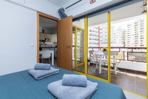 2 chambres, fer et planche à repasser, Wi-Fi, draps fournis