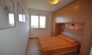 Apartamento, 3 habitaciones, balcón, vistas al mar | 3 dormitorios