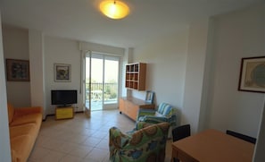 Apartment, 3 Bedrooms, Balcony, Ocean View | Living room
