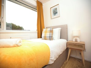 3 slaapkamers, een strijkplank/strijkijzer, wifi, beddengoed