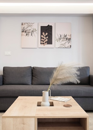 Smart TV - Bright space downtown with street and park view near Acropolis (Athina)