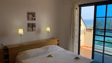 3 slaapkamers, een strijkplank/strijkijzer, wifi, beddengoed