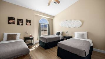 4 chambres, bureau, fer et planche Ă repasser, lit parapluie