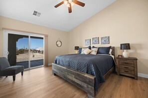 4 bedrooms, desk, iron/ironing board, travel crib - 4 Bdrm - UTV and GOLF  J & Amy (Littlefield)