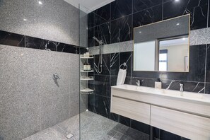 Comfort Studio Suite | Bathroom