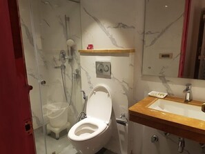 Deluxe Double or Twin Room | Bilik Mandi | Pancuran mandi, hulu semburan mandi hujan 