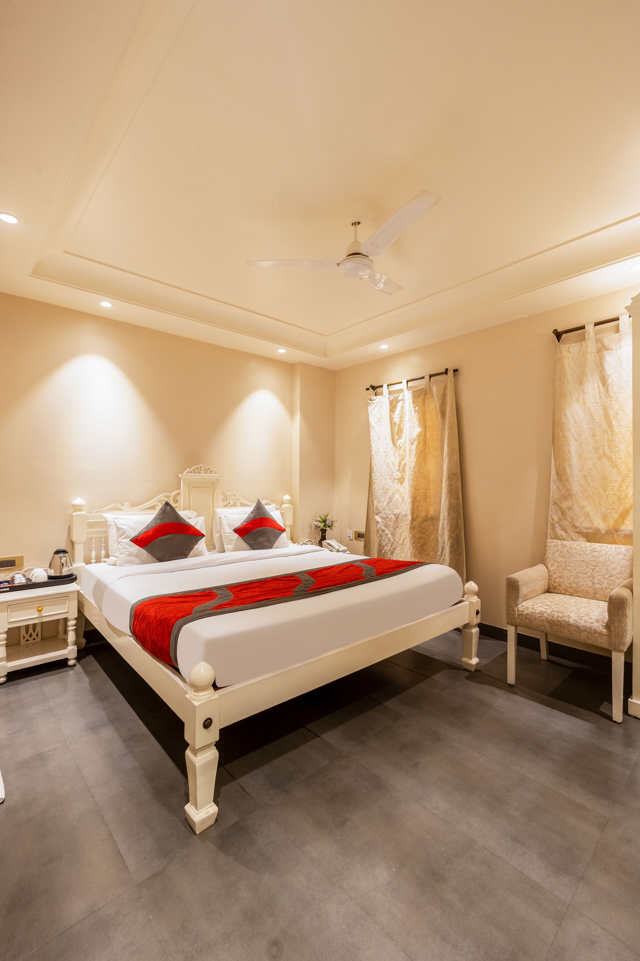 Deluxe-Suite, Stadtblick | Zimmersafe, Schreibtisch, Verdunkelungsvorhänge, schallisolierte Zimmer