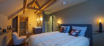 Vacation home * Atmospheric * Luxury * - 3 spacious bedrooms, each with private bathroom