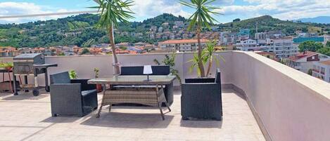 屋外ダイニングエリア