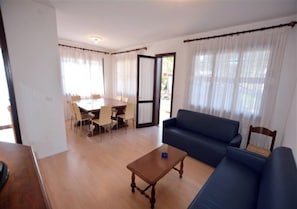 Villa, 5 habitaciones, balcón, vista al jardín | Sala de estar