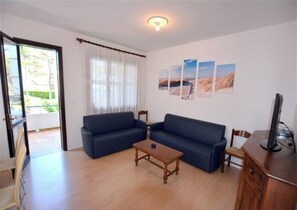 Villa, 5 Bedrooms, Balcony, Garden View | Living room