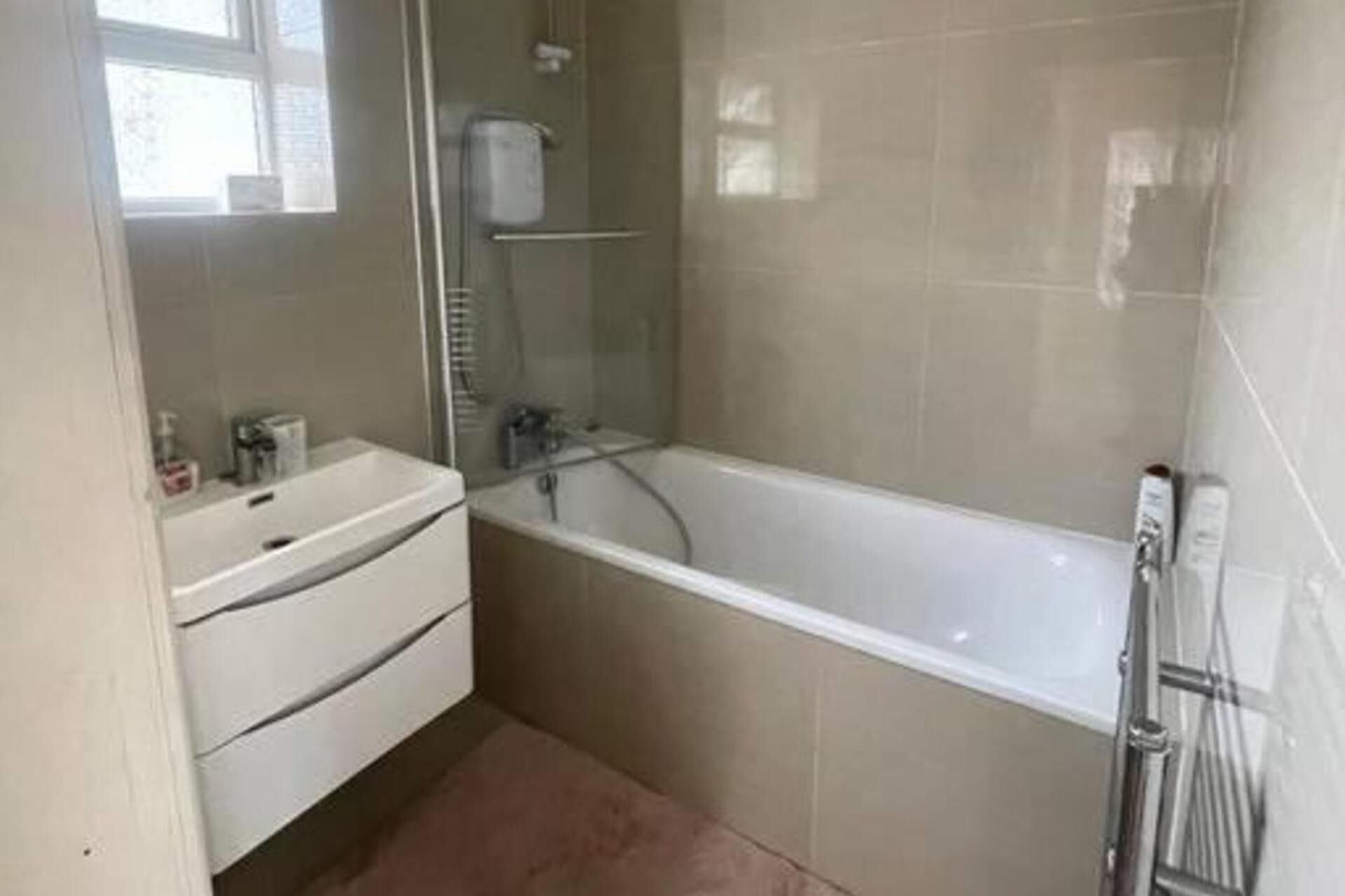 House | Bathroom | Separate tub and shower, deep soaking tub, towels