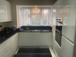 House | Private kitchen | Fridge, microwave, oven, stovetop